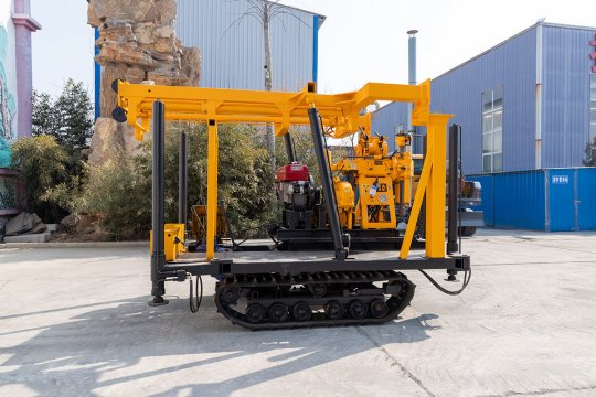 <b>What are the characteristics and advantages of hydraulic drilling rigs?</b>